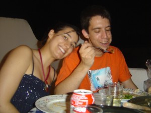 vivi e daniel 18/06/09 dani e fluffy Primeiro a comida, depois as fotos